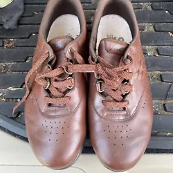 SAS leather brown shoes / size 7WW.