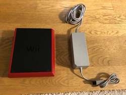 Nintendo Wii mini console rouge Avec cordon dalimentation org Fonctionne impeccablement !!!.