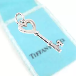 Tiffany & Co. Tiffany pouch. Material: Sterling Silver 925. Stamped: T & Co. Pendant size: approx. 9.5mm-W x 28mm-H /...