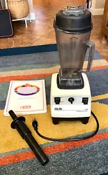 This is a Vita-Mix 5000 Variable Speed Blender In White, Model VMO103 from an estate in Green Valley, AZ.
