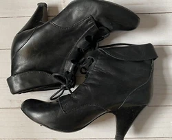 Really sweet ALDO - VINTAGE Black Lace Up Leather ankle Boots, size 7 Size 38. The cuff on top rolls over onto the...