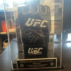 khamzat chimaev signed glove And Authenticated (beckett) With Display Case.