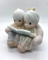 Grandparents on couch (106763). We have tried to identify any flaws, but it is not always possible to catch them all.