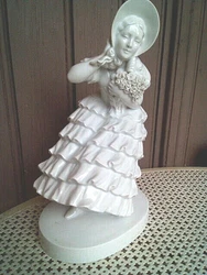Cette porcelainerie spécialiste des sujets religieux s’oriente vers la sculpture classique grâce à la qualité de...