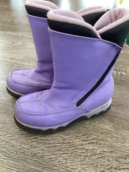 Lands End Girls Winter Snow Boots Purple Expandable Size 4Y. Condition is 