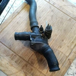 YAMAHA FZX700 FAZER RADIATOR thermostat housing. Complete.