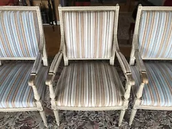 3 anciens fauteuils style Louis XVI. Trois anciens fauteuils identique , vendu en l’état d’occasion , voir...