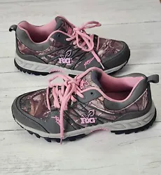 * Pre-owned  Realtree Womens Camo MS  Bobcat Hiking Shoes Size 8M  * Fun green camo w/pink accents * Premium memory...