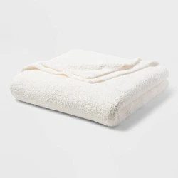 •Knitted bed blanket •Solid-color chenille construction •Made from soft, midweight fabric •Recycled polyester ...