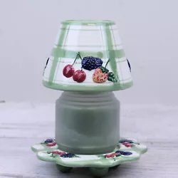 YANKEE CANDLE BERRY SHADE TOPPER BASE SMALL CANDLE SIZE FRUIT. INCLUDES A NON YANKEE CANDLE CANDLE. GREEN WHITE PRETTY....