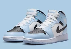 Color : Ice Blue/Black-Sail-White. Year of Release : 2022.