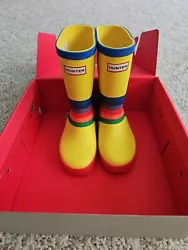 Get your little ones ready for rainy days with these HUNTER Kids FIRST Classic Rainbow Waterproof Rain Boots. Available...