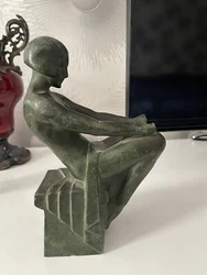 sculpture Art Déco française Delassement Lumineux par Max Le Verrier.