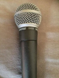 Micro shure sm58. Je nai pas la boite mais le micro et le cable sont neuf. 
