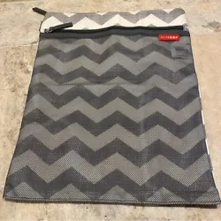 Skip Hop grey chevron wet bag packing zipper bagSnap loop to add to diaper bag or stroller Very good preowned condition...