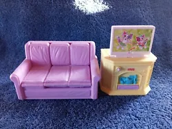 Condition:Gently used, this lot of Fisher Price dollhouse pieces is from 2012. The couch pulls out to a bed. The tv...