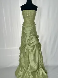 Putros Couture Quinceanera, Sweet 16, Prom Dress, 2 Pcs size 6. Retail price over $400, now with Minor flaws bidding...
