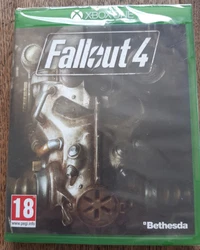 Le jeu présente un peu depoussière. Une petitedéchirure est visible en bas.