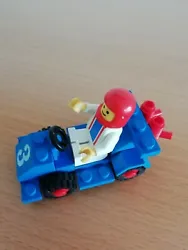 Lego petite voiture de course bleue vintage. Dorigine. Notice mais pas de boîte. État : Occasion Service de...