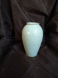 Add a touch of elegance to any room with this Lenox Masterpiece Collection flower vase.   The embossed orchid design on...