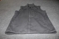 nice and clean vest front zipper pocket, wrangler outdoor vest