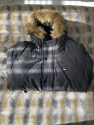 Tommy Hilfiger Grey Coat Men’s Large. Condition is 