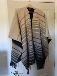 This elegant poncho is a must-have addition to your wardrobe. With its unique striped pattern in trending colors and...