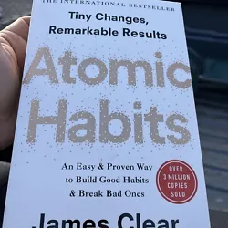 ATOMIC HABITS (PAPERBACK) - JAMES CLEAR-Free shipping. Great Condition.