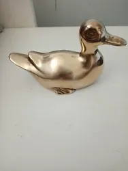 Pour les collectionneurs ou pour décorer, voici un joli petit canard en laiton.