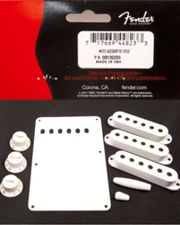 Kit daccessoires pour STRATOCASTER. convient pour toutes stratocaster Fender, Squier ou autres. Modèle neuf. Made in...