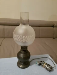 Je vends une veilleuse ancienne marche bien. bonne chance.