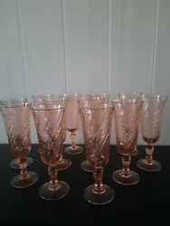 Vintage 12 Flûtes à Champagne ROSALINE Arcoroc Luminarc Verre rose france. En super état  Hauteur 16 .5 cm