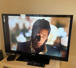 Sony 40 Inch TV KDL-40EX521. Works very well comes with remote