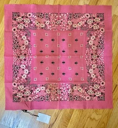 Elevate your wardrobe with this stunning Gucci bandana scarf, perfect for any fashion-forward person. Crafted from...