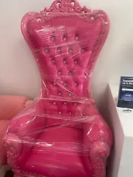 One of a Kind Pink crocodile throne chair. Hot pink Barbie Like chair. Leather like fabric/Crocodile.