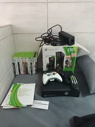 Microsoft Xbox 360 Slim ConsoleNoire. Avec sa boîte d origine et ses document plus 15 jeux plus la télécommande
