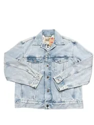 Levis Silver Tab Trucker Jacket Denim Size small.Please refer to the photos to get a better grasp on the products...