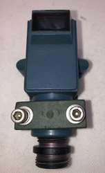 CUTLER HAMMER OPCON POLARIZED REFLEX SENSOR 1451B-6507 USED 1451B6507. Condition is 