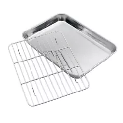Tray will warp slightly when broiling at temperatures above 300 degrees. It regains its original shape when it cools....