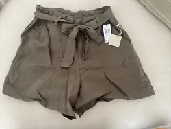 Magaschoni Olive Green Linen Shorts Paper Bag Waist Size Large.