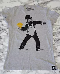 Johnny Cupcakes gray tshirt with Banksy graffiti of man throwing yellow cupcake, Womens Small.  Super clean!  Almost...