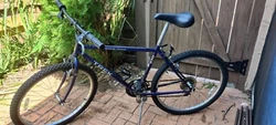 This Trek 820 mountain bike is a great choice for those who want to hit the trails with confidence. With 26