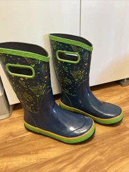 kids Bogs rain boots size youth 4. Excellent condition. Wore only a few times. Some light normal scuffs but nothing too...