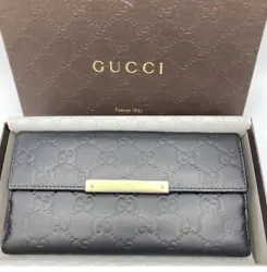 This authentic Gucci long wallet is a must-have for any fashion enthusiast. Made of high-quality cow leather with the...