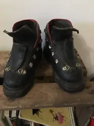 Ancienne Paire Chaussures Ski Ouragan Enfant Deco Chalet Montagne Vintage.Bon état dans leur jus Pour Deco chalet...