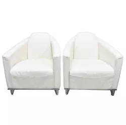 Paire de fauteuils club en cuir blanc de style Art déco. piétement en inox Dimension hauteur 77 cm pour une largeur...