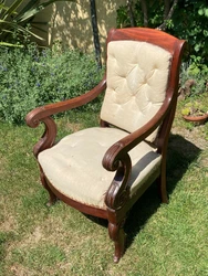 Fauteuil en acajou, détapissé, début XIXe, peut sintégrer dans un style shabby chic ou wabi sabi, (H95 x L (max)...