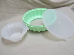 JELLO MOLD SET. INCLUDES MOLD, LID AND SEAL. BEAUTIFUL CLEAN CONDITION.