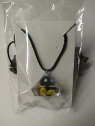 (artisanal). ce bijoux est fragile donc il faut lenlever pour dormir ou ce laver.