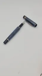 stylo plume ancien Chevignon couleur bleu.